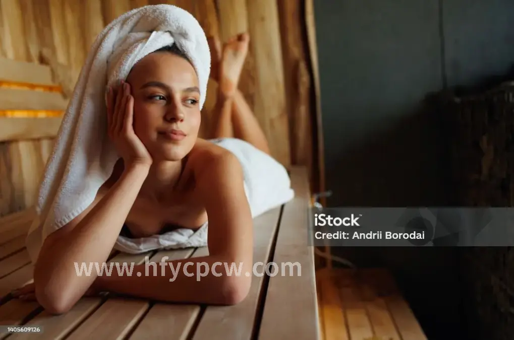 使用按摩工具放松肩颈