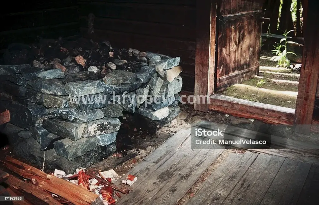 按摩技师正在进行专业手法