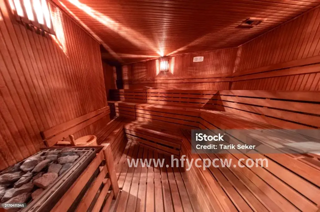 技师正在为顾客进行专业按摩